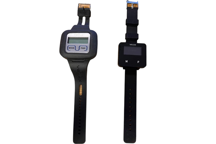 Produkterna VHP4 och VHP5, ett svart klockarmband
